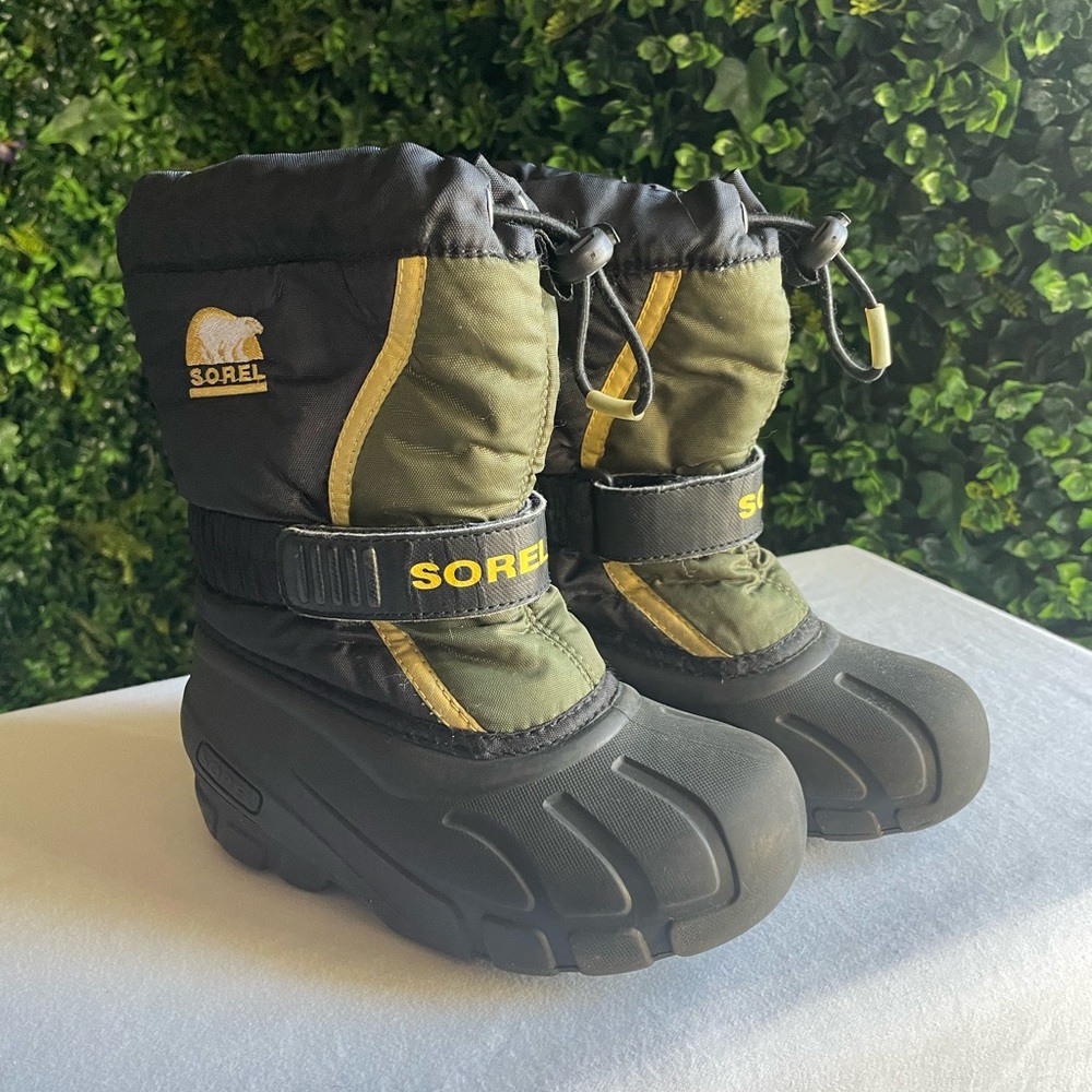 Boy Sorel snow boots